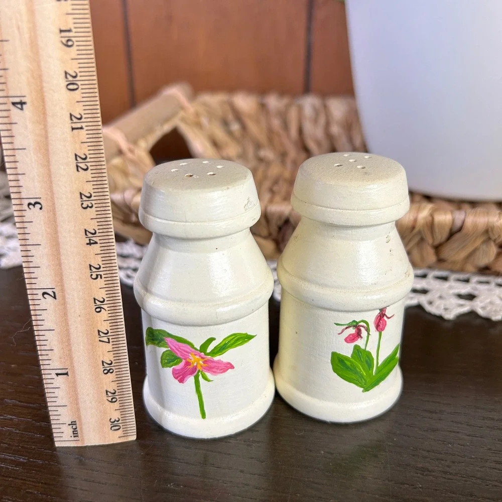 Vintage Hand Painted Salt Pepper Shakers‎ Wooden Cottagecore Flower Design